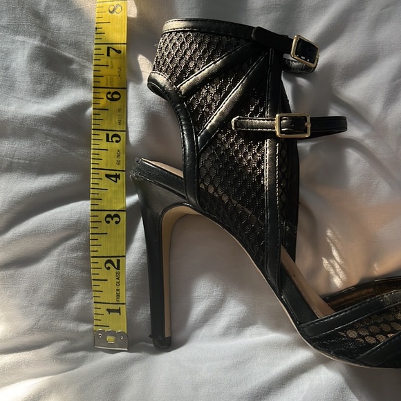 Saks Fifth Avenue heels size 6 - Picture 4 of 6
